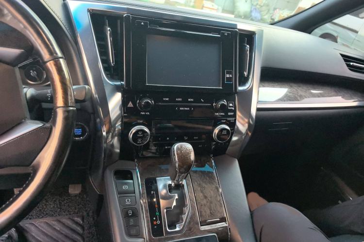 Used Toyota Alphard 2018 Revised Version 3.5L Premium Edition Interior 3