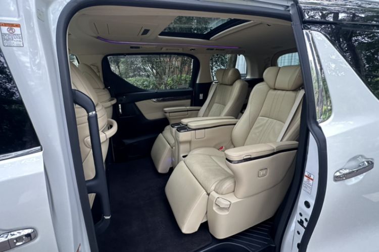 Used Toyota Alphard 2018 Revised Version 3.5L Premium Edition Interior 3