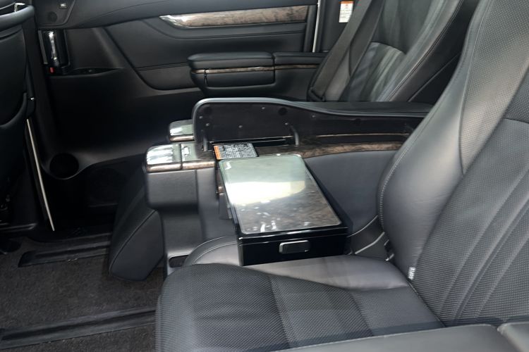 Used Toyota Alphard 2018 Revised Version 3.5L Premium Edition Interior 4