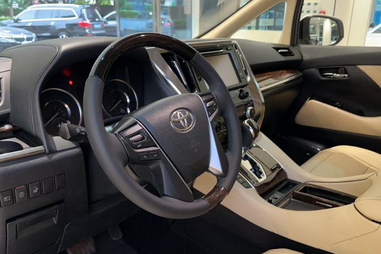 Used Toyota Alphard 2018 Revised Version 3.5L Luxury Edition Interior 4