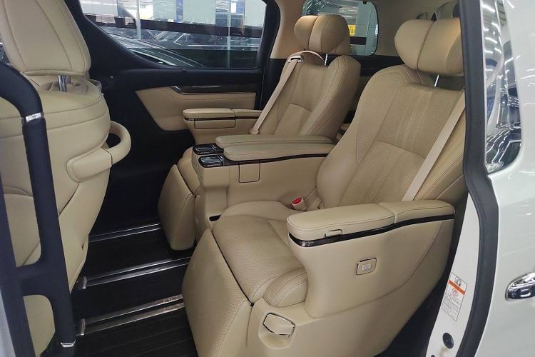 Used Toyota Alphard 2018 Revised Version 3.5L Premium Edition Interior 4