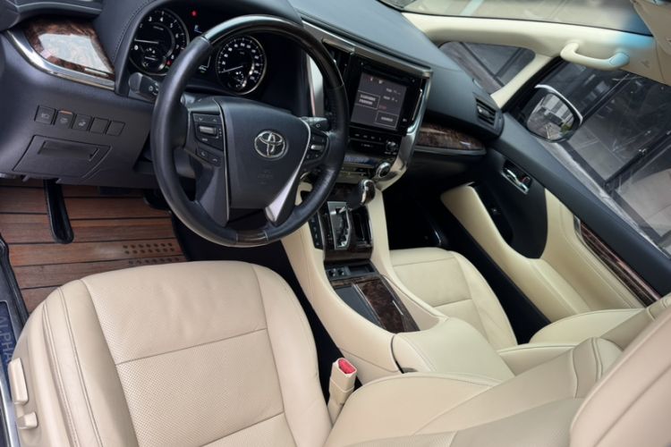 Used Toyota Alphard 2018 Revised Version 3.5L Luxury Edition Interior 5
