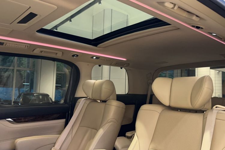 Used Toyota Alphard 2018 Revised Version 3.5L Luxury Edition Interior 6