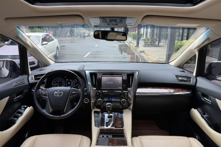 Used Toyota Alphard 2018 Revised Version 3.5L Luxury Edition Interior 6