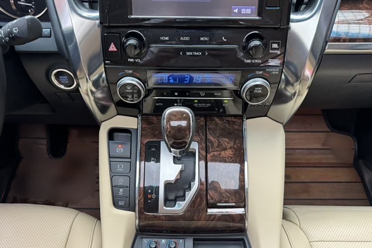 Used Toyota Alphard 2018 Revised Version 3.5L Luxury Edition Interior 7
