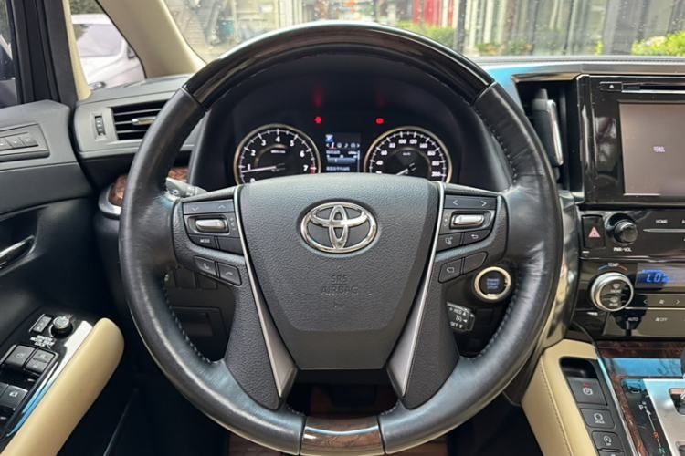 Used Toyota Alphard 2018 Revised Version 3.5L Luxury Edition Interior 9