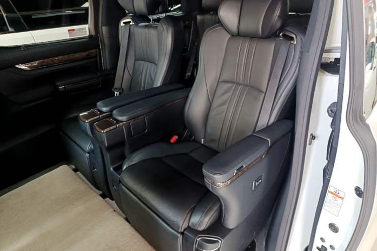 Used Toyota Alphard 2018 Revised Version 3.5L Premium Edition Left Rear Seat