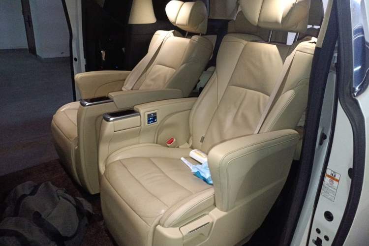 Used Toyota Alphard 2018 Revised Version 3.5L Luxury Edition Left Rear Seat