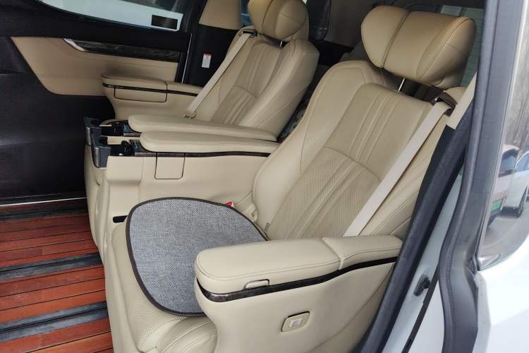 Used Toyota Alphard 2018 Revised Version 3.5L Premium Edition Left Rear Seat