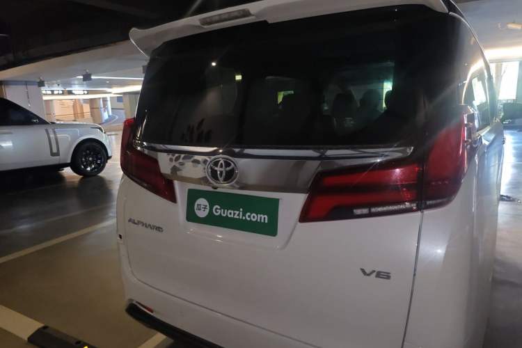 Used Toyota Alphard 2018 Revised Version 3.5L Luxury Edition Rear