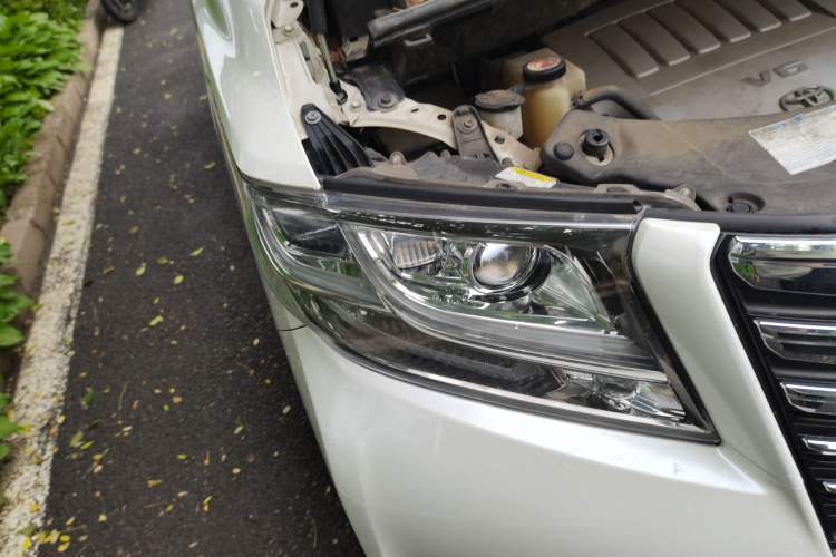 Used Toyota Alphard 2018 3.5L Luxury Edition Right Front Headlight