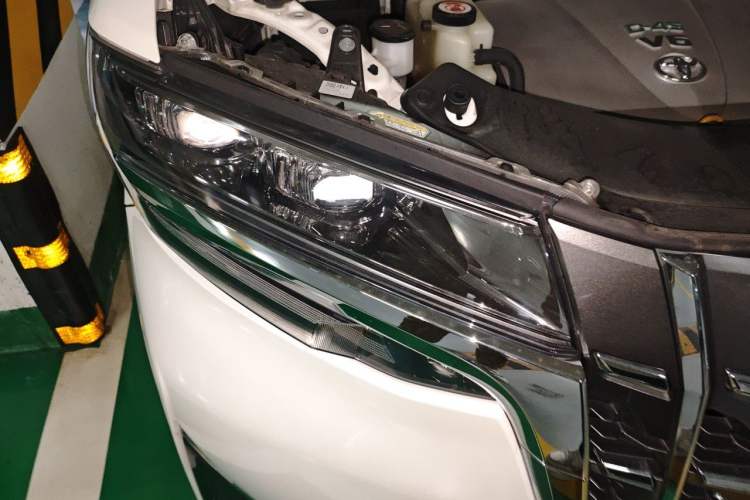 Used Toyota Alphard 2018 Revised Version 3.5L Luxury Edition Right Front Headlight