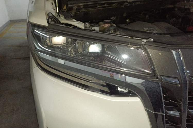 Used Toyota Alphard 2018 Revised Version 3.5L Luxury Edition Right Front Headlight