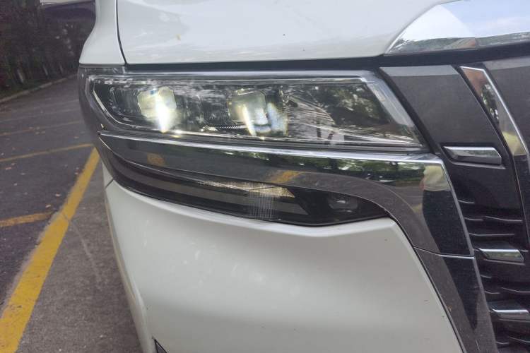 Used Toyota Alphard 2018 Revised Version 3.5L Luxury Edition Right Front Headlight