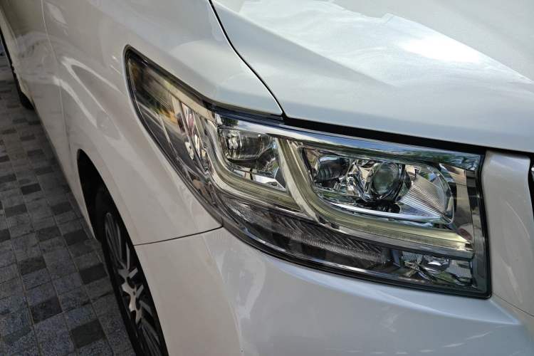 Used Toyota Alphard 2018 3.5L Luxury Edition Right Front Headlight
