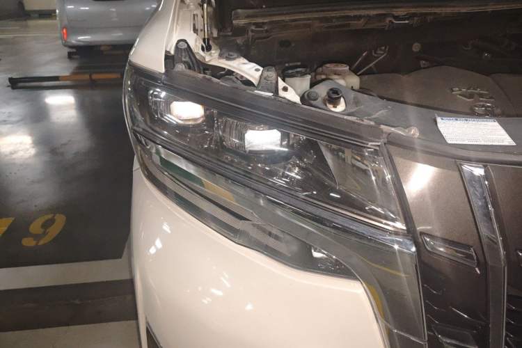 Used Toyota Alphard 2018 Revised Version 3.5L Luxury Edition Right Front Headlight