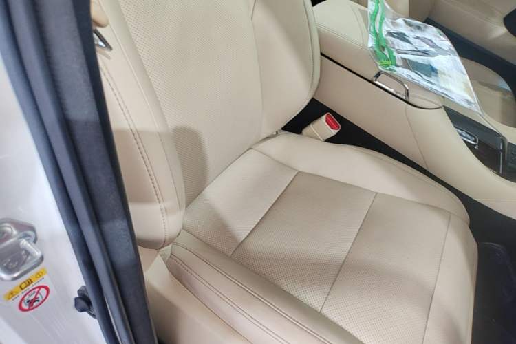 Used Toyota Alphard 2018 Revised Version 3.5L Luxury Edition Right Front Seat