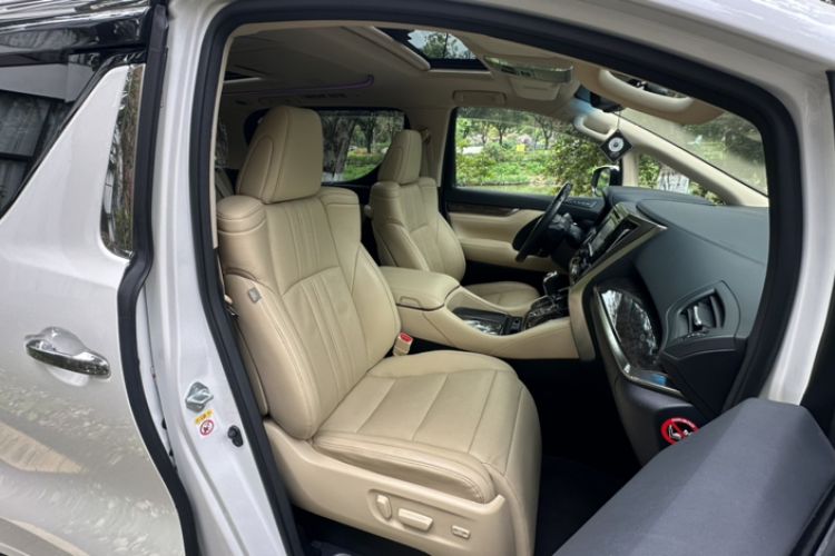 Used Toyota Alphard 2018 Revised Version 3.5L Premium Edition Right Front Seat