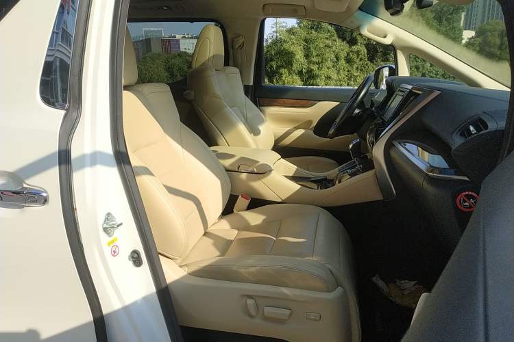 Used Toyota Alphard 2018 3.5L Prestige Edition Right Front Seat