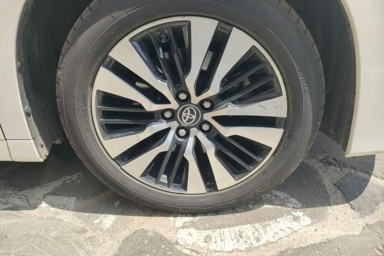 Used Toyota Alphard 2018 Revised Version 3.5L Premium Edition Right Front Wheel Hub