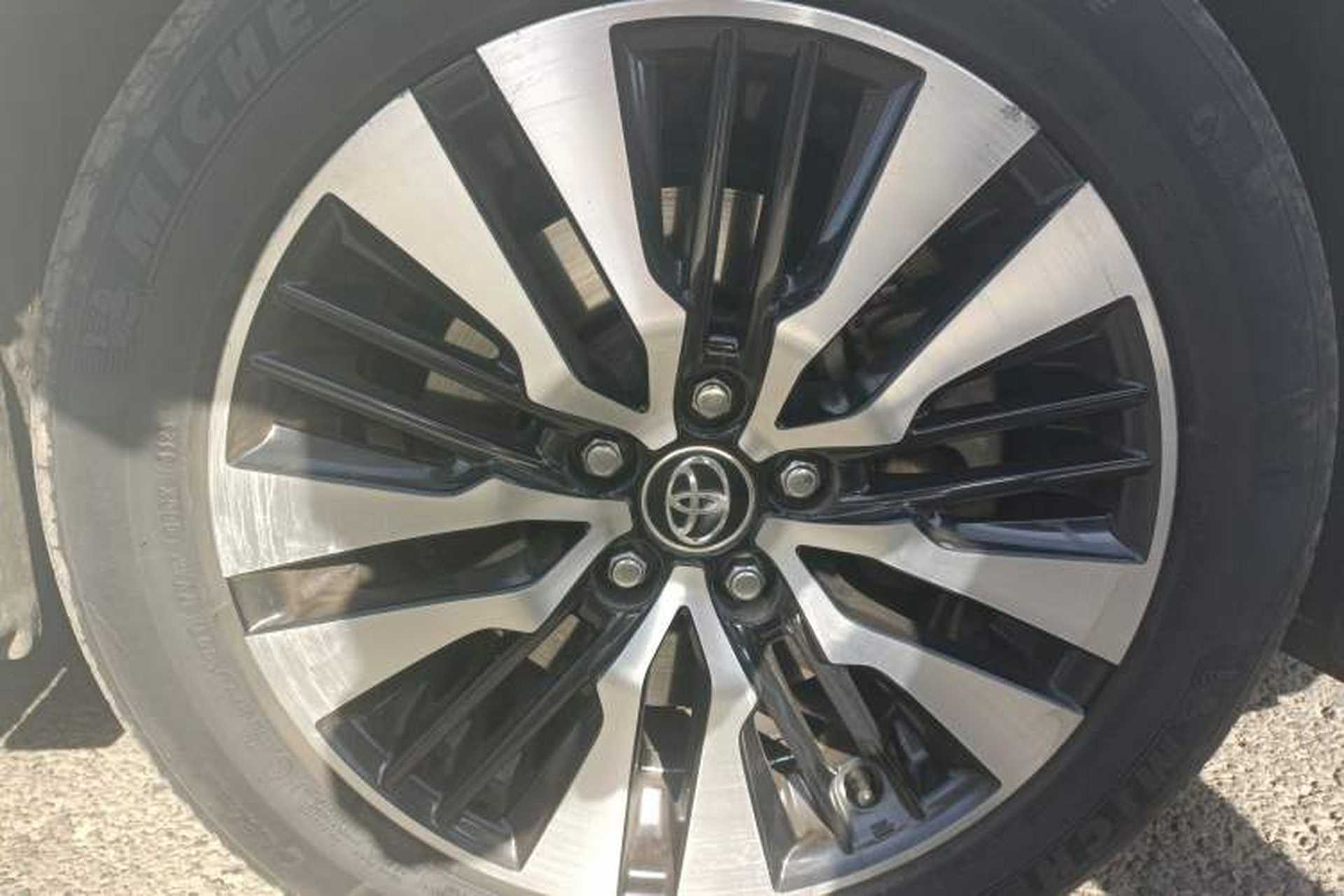 Used Toyota Alphard 2018 Revised Version 3.5L Premium Edition Right Front Wheel Hub