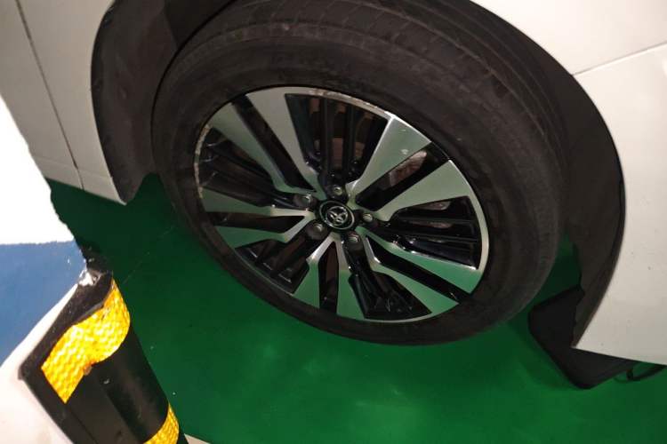 Used Toyota Alphard 2018 Revised Version 3.5L Luxury Edition Right Front Wheel Hub