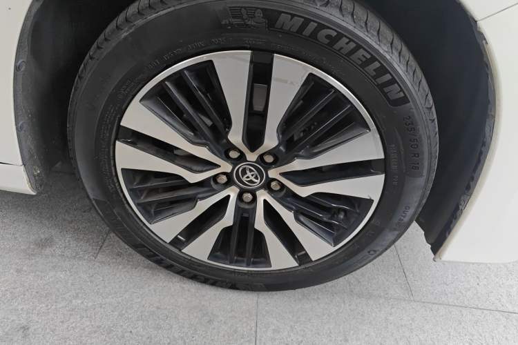 Used Toyota Alphard 2018 Revised Version 3.5L Premium Edition Right Front Wheel Hub