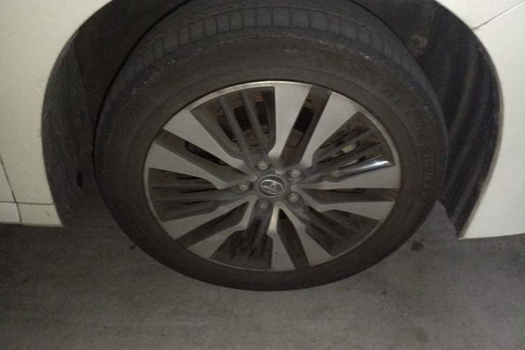Used Toyota Alphard 2018 Revised Version 3.5L Luxury Edition Right Front Wheel Hub