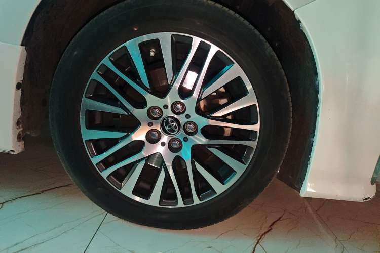 Used Toyota Alphard 2018 3.5L Prestige Edition Right Front Wheel Hub