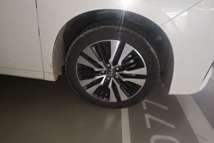 Used Toyota Alphard 2018 Revised Version 3.5L Luxury Edition Right Front Wheel Hub