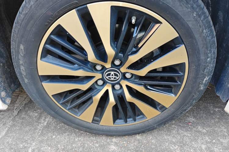 Used Toyota Alphard 2018 Revised Version 3.5L Premium Edition Right Front Wheel Hub
