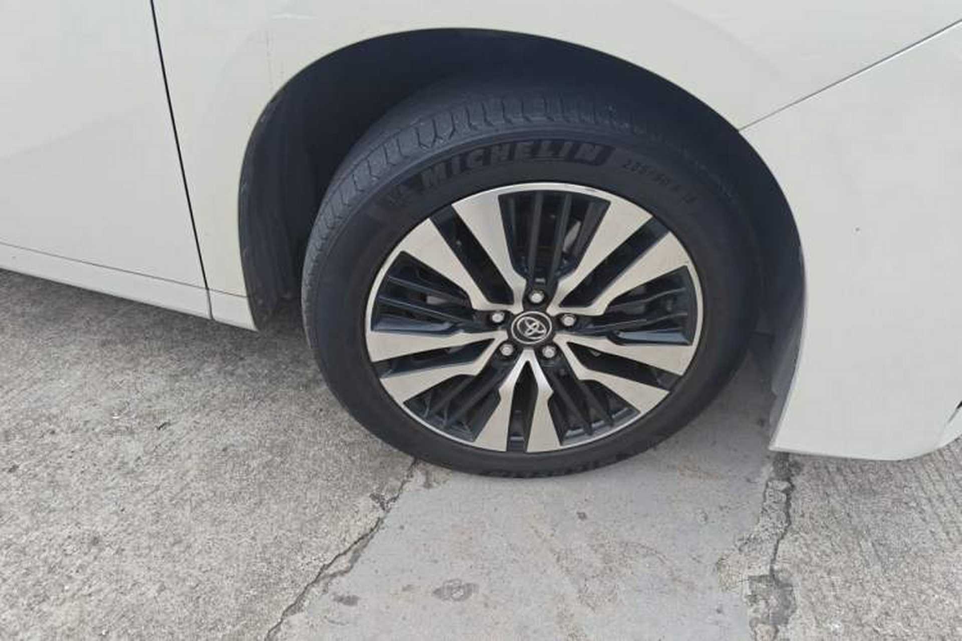 Used Toyota Alphard 2018 Revised Version 3.5L Premium Edition Right Front Wheel Hub