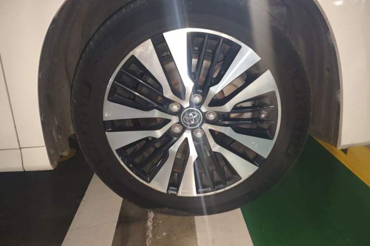 Used Toyota Alphard 2018 Revised Version 3.5L Luxury Edition Right Front Wheel Hub