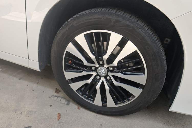 Used Toyota Alphard 2018 Revised Version 3.5L Premium Edition Right Front Wheel Hub