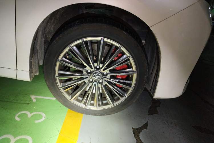 Used Toyota Alphard 2018 Revised Version 3.5L Luxury Edition Right Front Wheel Hub