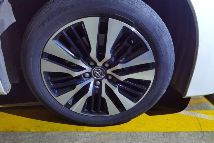Used Toyota Alphard 2018 Revised Version 3.5L Premium Edition Right Front Wheel Hub