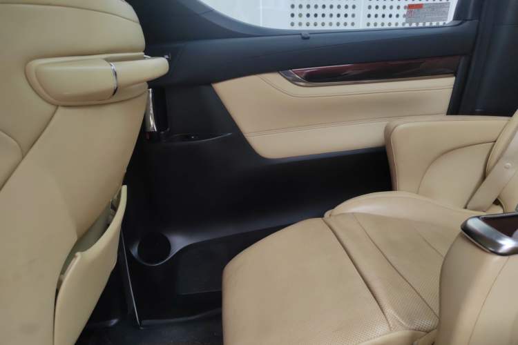 Used Toyota Alphard 2018 3.5L Luxury Edition Right Rear Door Interior