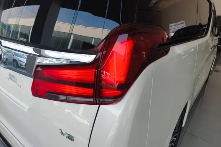 Used Toyota Alphard 2018 Revised Version 3.5L Premium Edition Right Rear Taillight