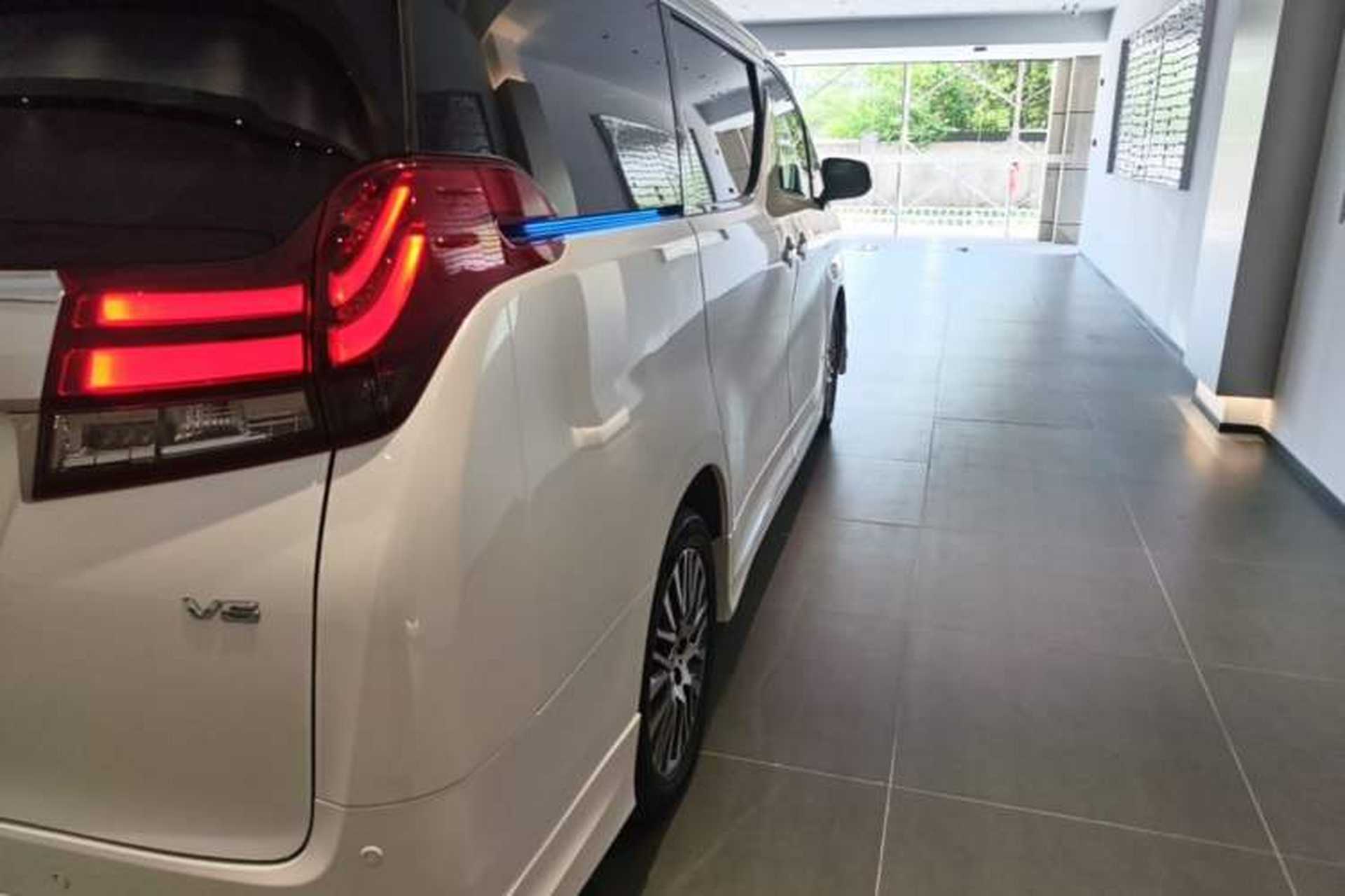 Used Toyota Alphard 2018 3.5L Prestige Edition Right Rear Taillight