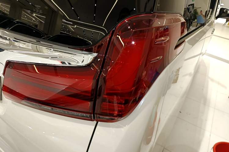 Used Toyota Alphard 2018 3.5L Luxury Edition Right Rear Taillight