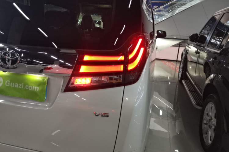 Used Toyota Alphard 2018 3.5L Prestige Edition Right Rear Taillight