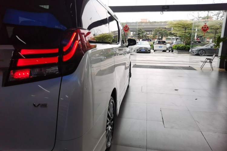 Used Toyota Alphard 2018 3.5L Luxury Edition Right Rear Taillight