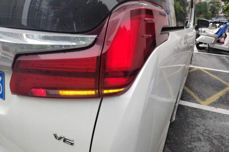 Used Toyota Alphard 2018 3.5L Luxury Edition Right Rear Taillight