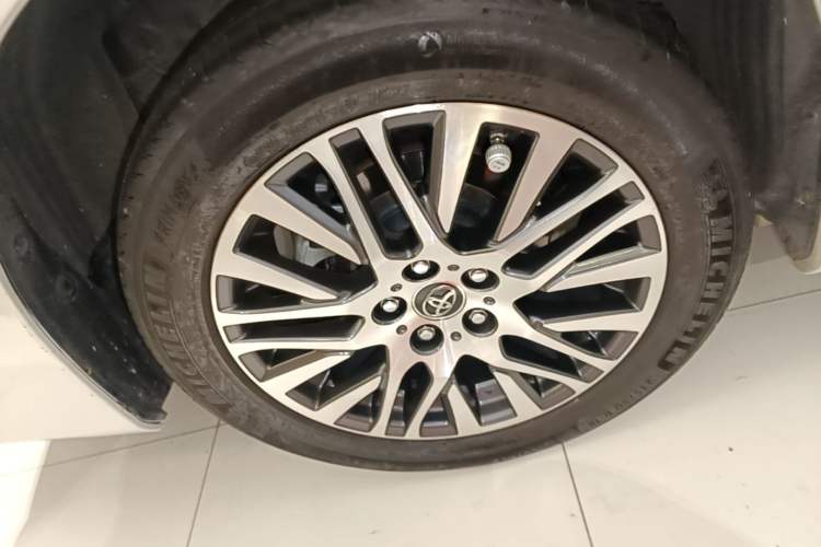Used Toyota Alphard 2018 3.5L Luxury Edition Right Rear Wheel Hub