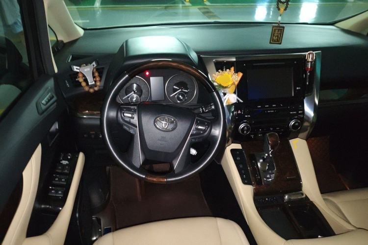Used Toyota Alphard 2018 Revised Version 3.5L Luxury Edition Steering Wheel