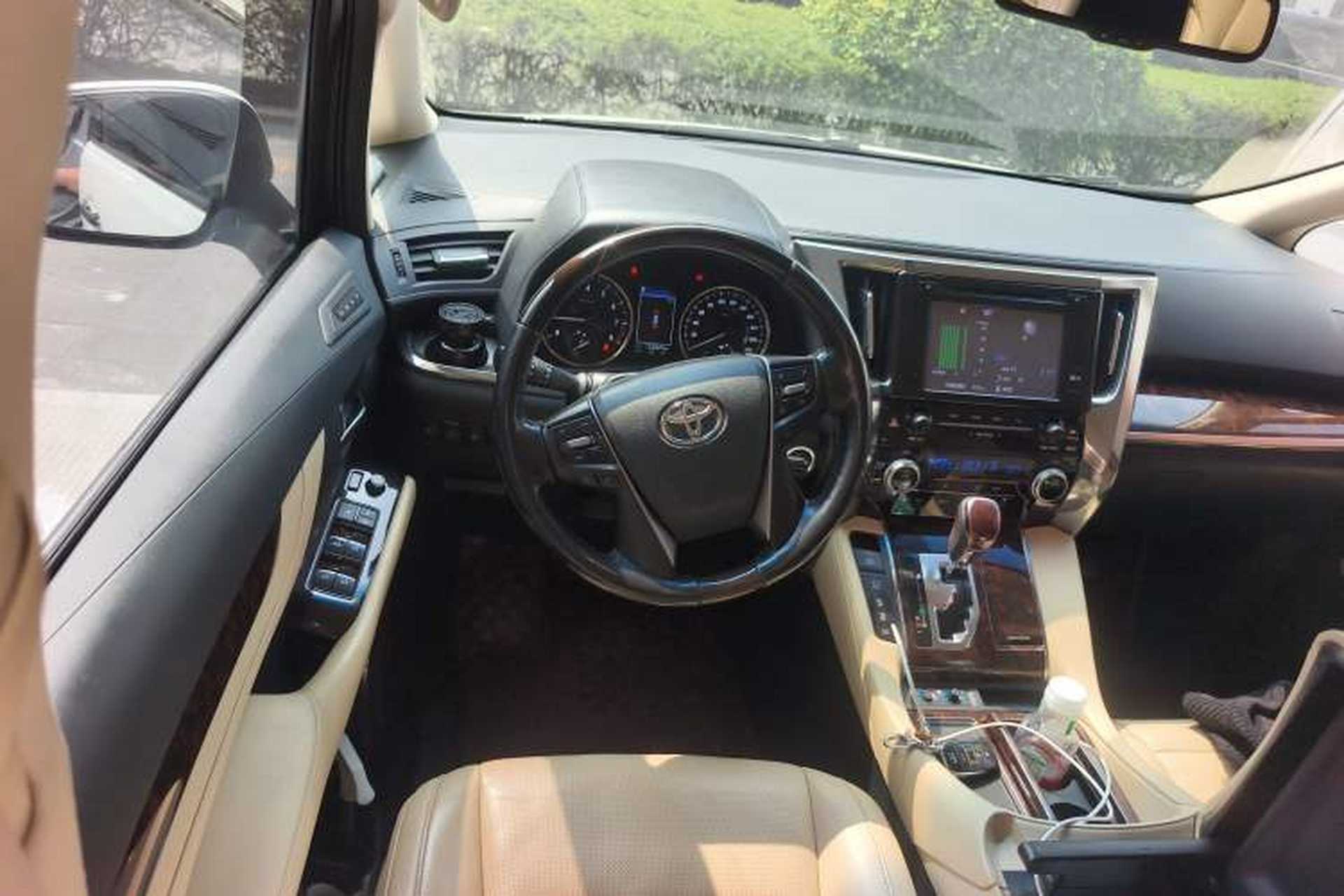 Used Toyota Alphard 2018 Revised Version 3.5L Luxury Edition Steering Wheel