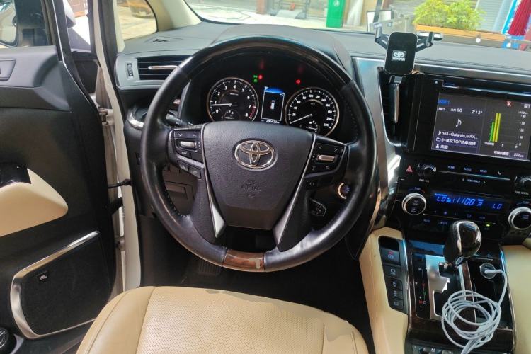 Used Toyota Alphard 2018 Revised Version 3.5L Luxury Edition Steering Wheel