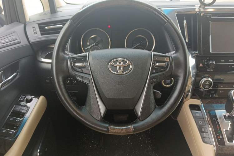 Used Toyota Alphard 2018 Revised Version 3.5L Premium Edition Steering Wheel