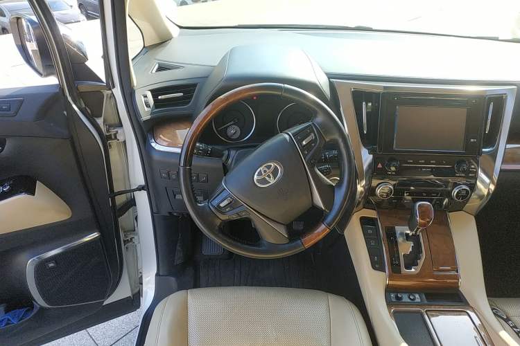 Used Toyota Alphard 2018 3.5L Prestige Edition Steering Wheel
