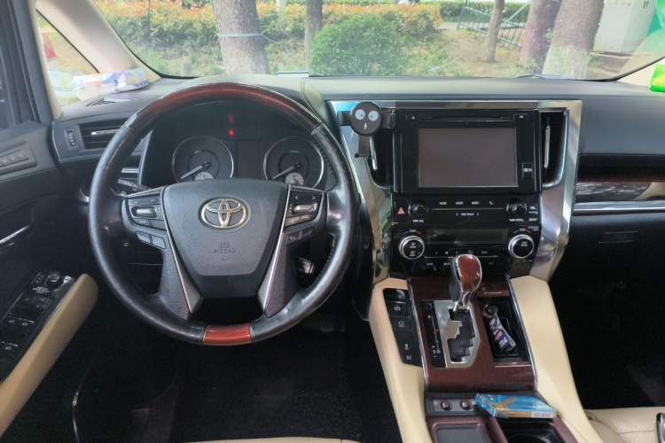 Used Toyota Alphard 2018 3.5L Luxury Edition Steering Wheel